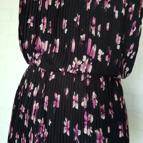 Black/ Purple Floral Pleated Dress - Picture 5 of 8
